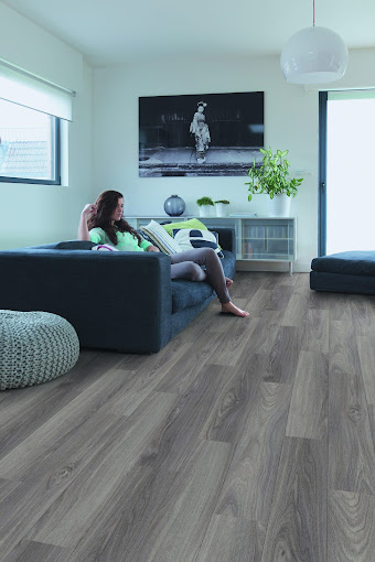 Tarima de madera en reforma de vivienda