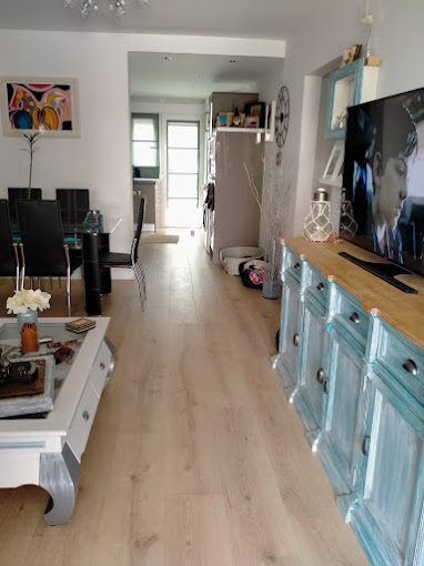 Tarima de madera natural en color claro