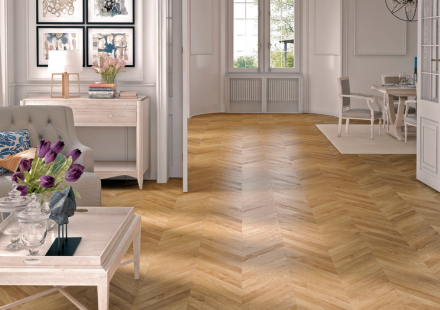 Parquet en salón clásico instalada en forma de espiga